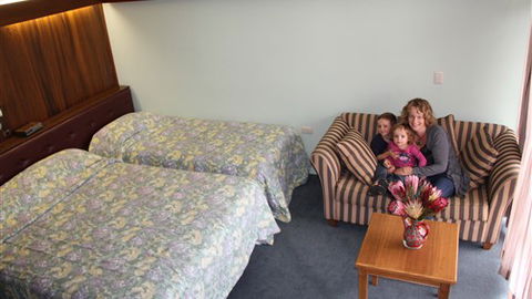 Captains Lodge International - Accommodation Sunshine Coast 7