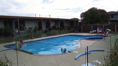 Riverside Ocean Grove - Accommodation Sunshine Coast 4