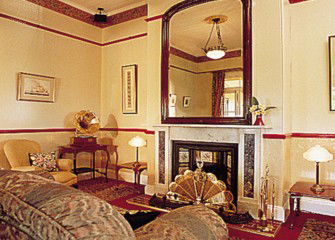 Grand View Hotel - Accommodation Sunshine Coast 1