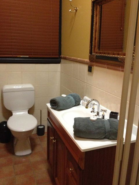Church House B&B Gundagai - Accommodation Sunshine Coast 11