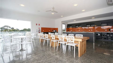 The Island Accommodation - Phillip Island YHA - Accommodation Sunshine Coast 4