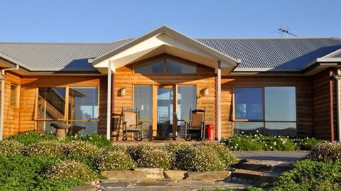Riverview Lodge - Accommodation Sunshine Coast 1