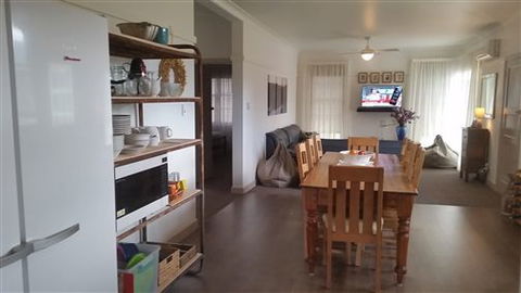 Lakeside Vista Holiday House - Accommodation Sunshine Coast 0