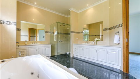 Tuscan Getaway - Accommodation Sunshine Coast 5