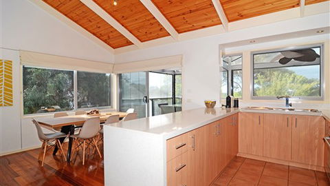 Barrakee Beach House - Anglesea - Accommodation Sunshine Coast 1