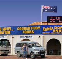 Radeka Downunder Underground Motel and Backpacker Inn - Accommodation Sunshine Coast
