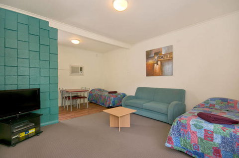 Hello Adelaide Motel + Apartments - Accommodation Sunshine Coast 2