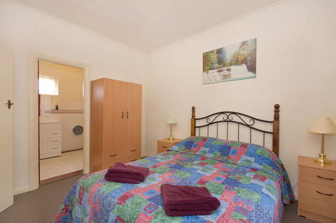Hello Adelaide Motel + Apartments - Accommodation Sunshine Coast 0