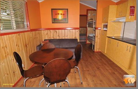 Aussie Outback Oasis Cabin & Van Village - Accommodation Sunshine Coast 3