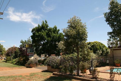 Forest Lodge Motor Inn & Restaurant - Accommodation Sunshine Coast 4