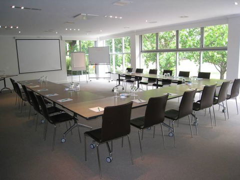 Forrest Hotel & Apartments - Accommodation Sunshine Coast 3