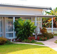 Hibiscus Crown - Accommodation Sunshine Coast