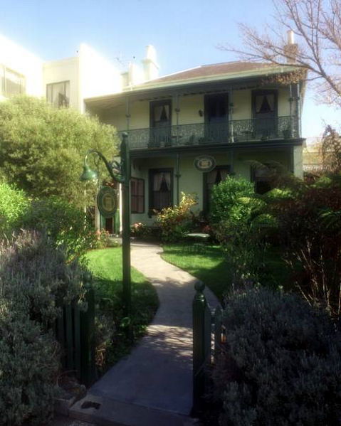 Magnolia Court Boutique Hotel - Accommodation Sunshine Coast 1