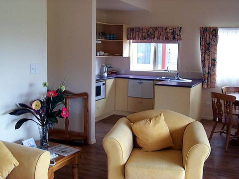Poinciana Cottages - Accommodation Sunshine Coast 0