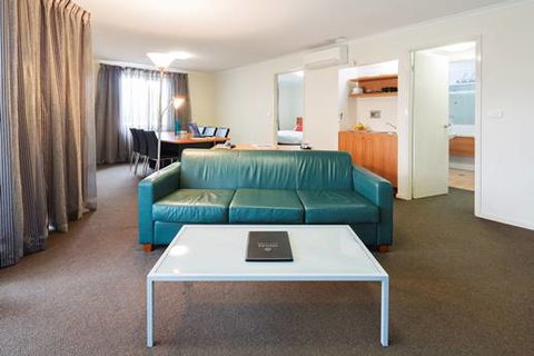 Premier Hotel & Apartments - Accommodation Sunshine Coast 12