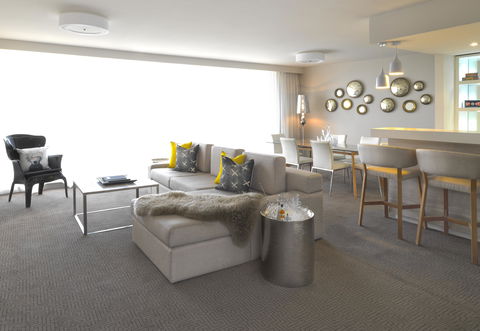 QT Canberra - Accommodation Sunshine Coast 7