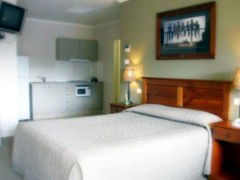 Saltbush Motor Inn - Accommodation Sunshine Coast 0