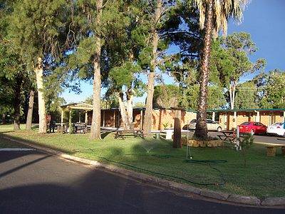 Silver Oaks Motel - Accommodation Sunshine Coast 1