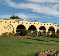 Tarcutta Halfway Motor Inn/Horse Hotel - Accommodation Sunshine Coast