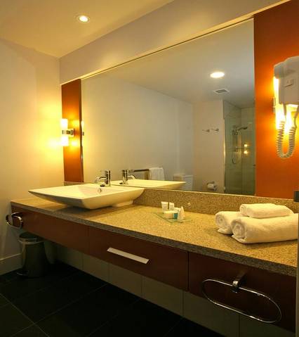 The Colmslie Hotel Suites & Conference Centre - Accommodation Sunshine Coast 1