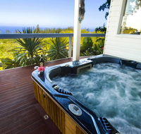 The White House Ocean View Spa Villa - Accommodation Sunshine Coast