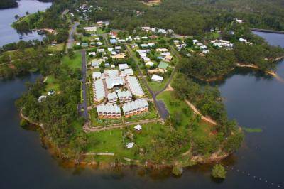 Tinaroo Lake Resort - Holiday Apartments - Accommodation Sunshine Coast 1