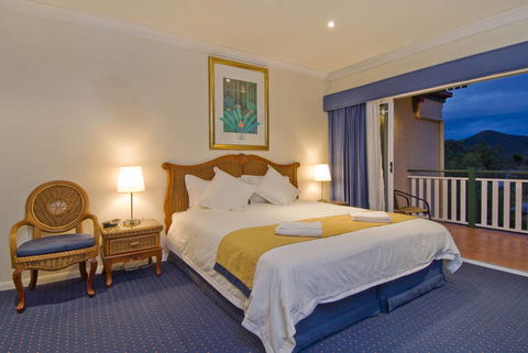 Tinaroo Lake Resort - Holiday Apartments - Accommodation Sunshine Coast 0