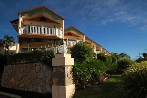 Tinaroo Lake Resort - Holiday Apartments - Accommodation Sunshine Coast 3
