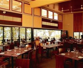 Dugong Beach Resort - Accommodation Sunshine Coast 2