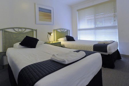 Nelson Bay Breeze Resort - Accommodation Sunshine Coast 1
