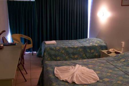 Cambridge Hotel Motel - Accommodation Sunshine Coast 1