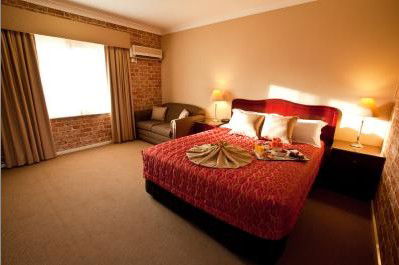 Endeavour Court Motor Inn - Accommodation Sunshine Coast 1