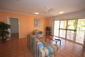 Beach Court Holiday Villas - Accommodation Sunshine Coast 2