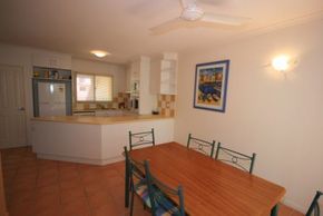 Beach Court Holiday Villas - Accommodation Sunshine Coast 3