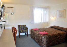 A & A Lodge Motel - Accommodation Sunshine Coast 1