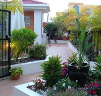 Shaz Maisons Beachside Holiday Apartments - Accommodation Sunshine Coast