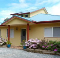 Whitby on Wallis Lakefront Cottage - Accommodation Sunshine Coast