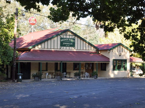 Bridge Hotel - Accommodation Sunshine Coast 3