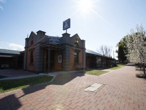 Willow Tree Inn - Accommodation Sunshine Coast 4