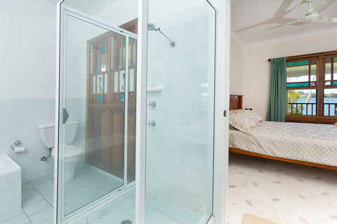Cranford Waterfront Cottage - Accommodation Sunshine Coast 2