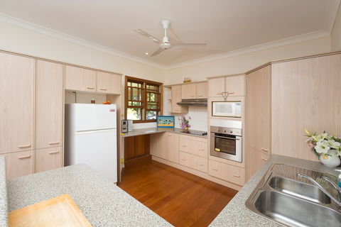 Cranford Waterfront Cottage - Accommodation Sunshine Coast 4