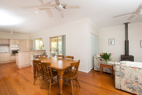 Cranford Waterfront Cottage - Accommodation Sunshine Coast 6