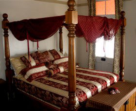 Royal Private Hotel - Accommodation Sunshine Coast 2