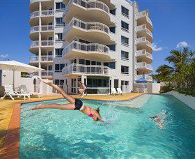 Beachside Resort - Accommodation Sunshine Coast 2