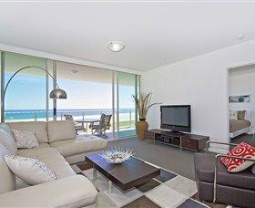 Kirra Surf Apartments - Accommodation Sunshine Coast 2
