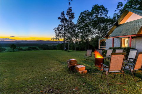 Vineyard Hill Resort - Accommodation Sunshine Coast 3
