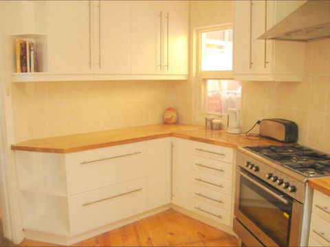 Christies Cottage For Holidays And Relocations. - Accommodation Sunshine Coast 3