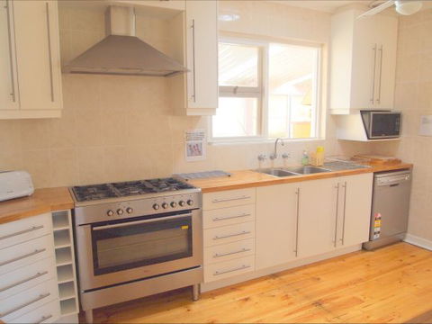 Christies Cottage For Holidays And Relocations. - Accommodation Sunshine Coast 4