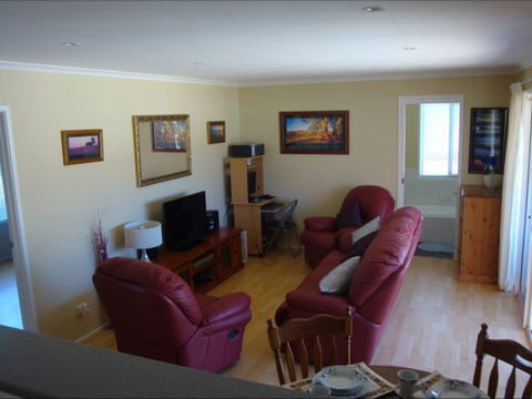 Christies Cottage For Holidays And Relocations. - Accommodation Sunshine Coast 24