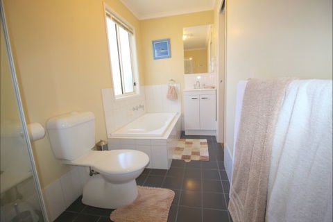 Christies Cottage For Holidays And Relocations. - Accommodation Sunshine Coast 25